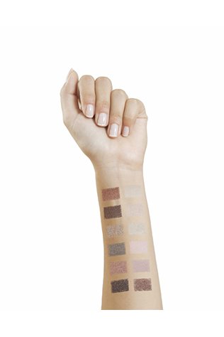The Blushed Nudes Paleta de farduri pentru pleoape